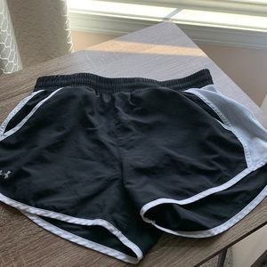 Under Armour Women’s Athletic Shorts WITH POCKETS // Black & White // Small